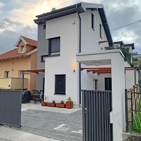 Apartment Maksimir Yard Zagreb Exteriör bild