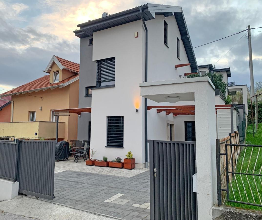Maksimir Yard * Zagreb