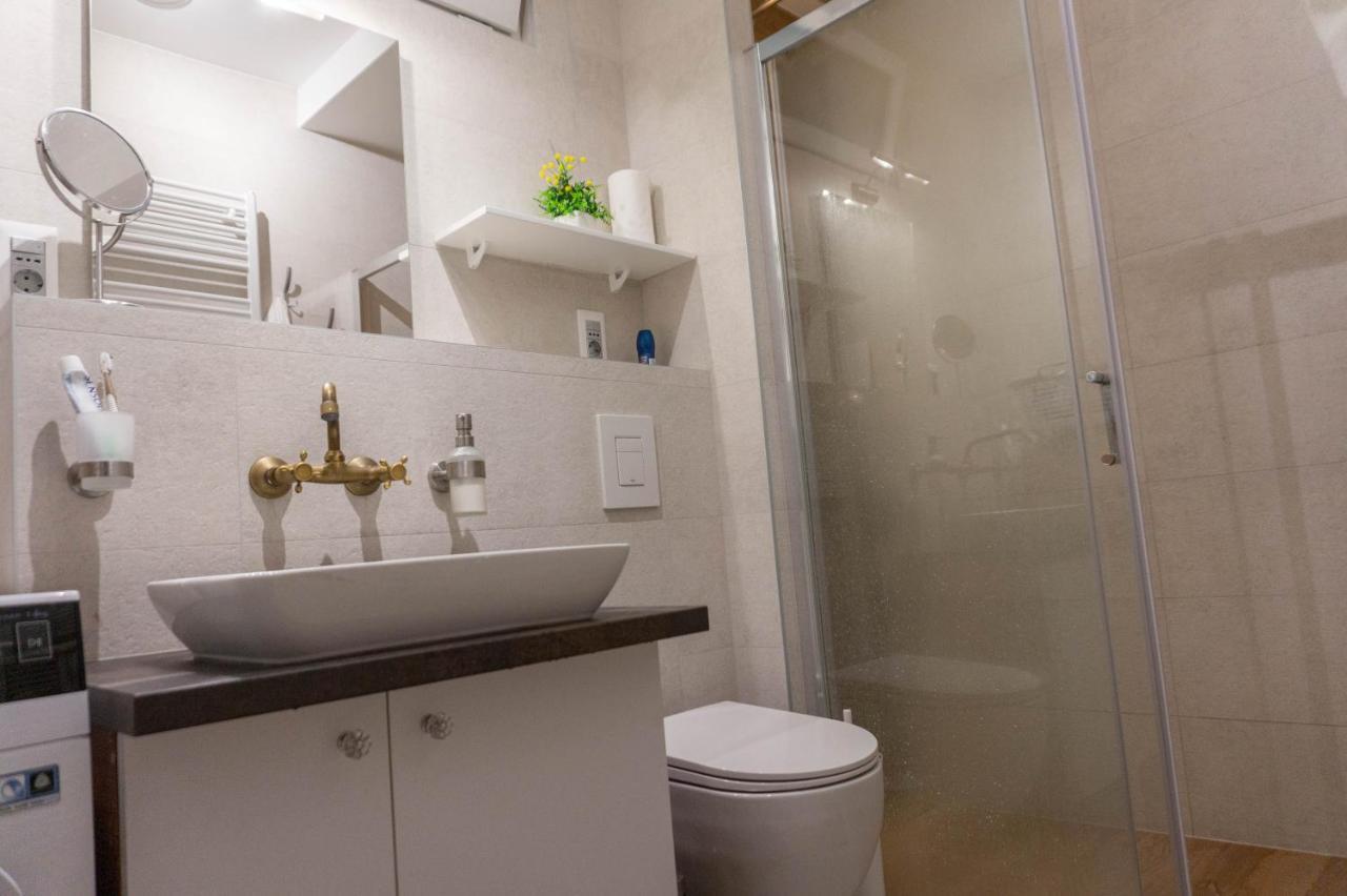 Maksimir Yard Apartment *